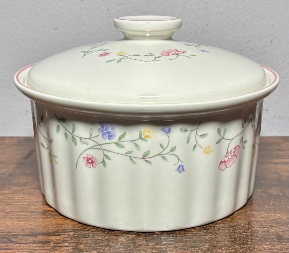 Vintage Johnson Brothers SUMMER CHINTZ La Carte 2.25 Qt Covered Casserole Dish